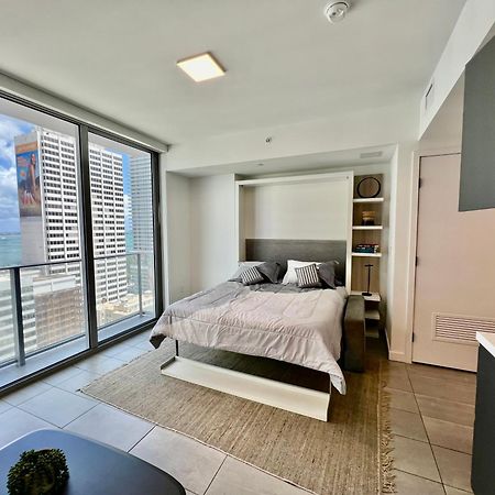 Spacious Studio In The Heart Of Downtown Miami Apartment Bagian luar foto